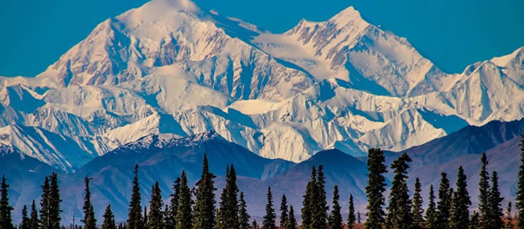 Plate up this geographic giant: which country serves as the ultimate host to the soaring peak of Mount Everest?