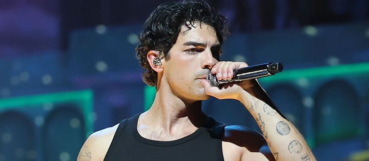 Let's serve up a memory from 2008: which superstar pop princess famously shared a brief romance with Joe Jonas?